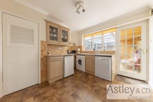 kitchen- click for photo gallery